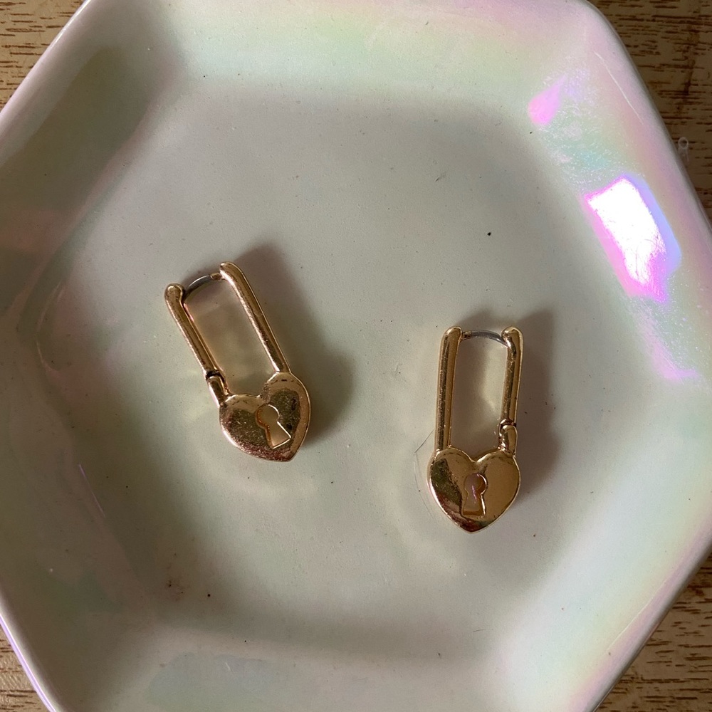 heart lock earrings 💕